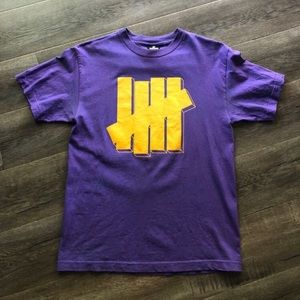 UNDEFEATED X LAKERS Classic 5-Strikes T-Shirt
